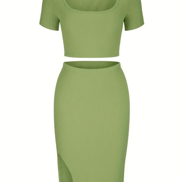 Two piece matching skirt set slight stretch - Picture 2 of 4